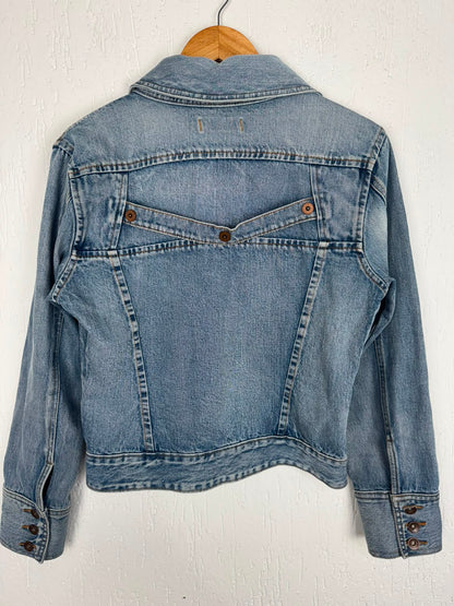 Jaqueta Jeans Estonada com Bolsos Utilitários – Azul Claro Tamanho M