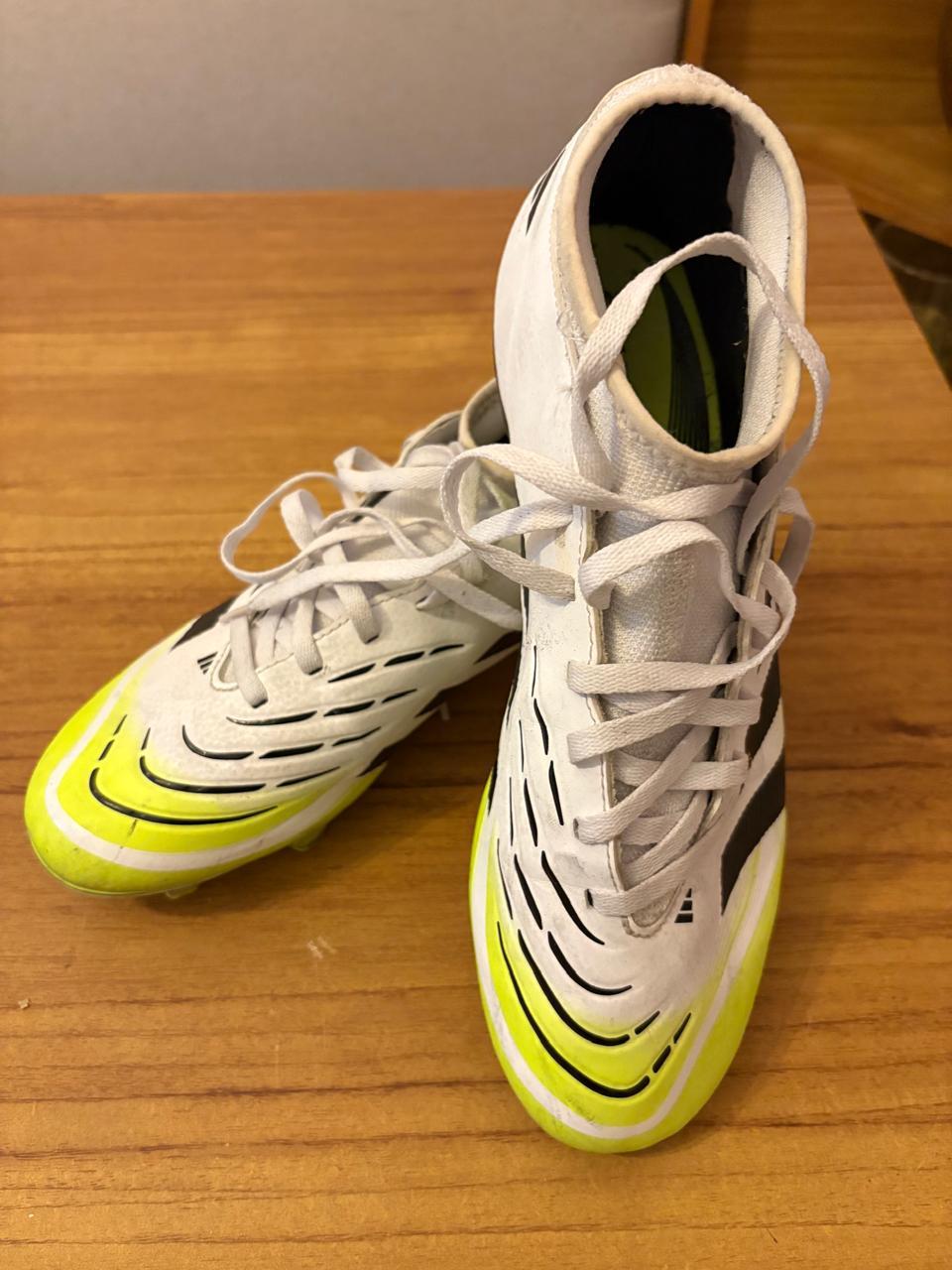 CHUTEIRA ADIDAS PREDATRO ORIGINAL - CAMPO COM TRAVA TAM 41