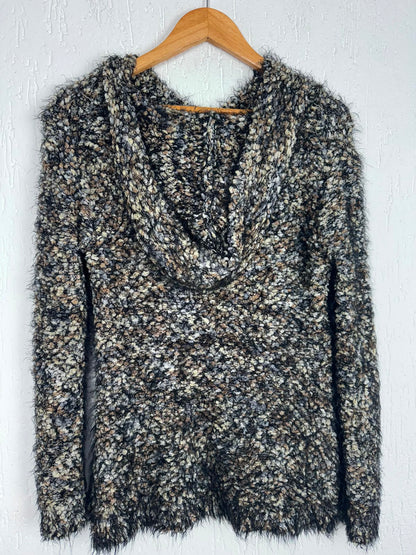 Blusa de Frio em Tricô Bouclé com Capuz Tamanho G/GG