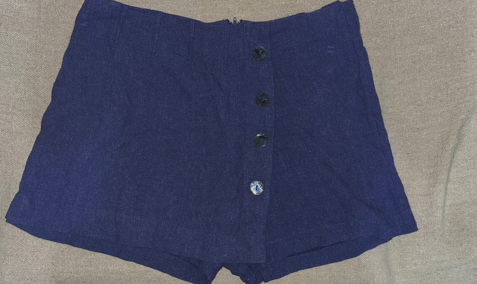 Short-Saia Feminino Azul com Detalhe Transpassado e Botões