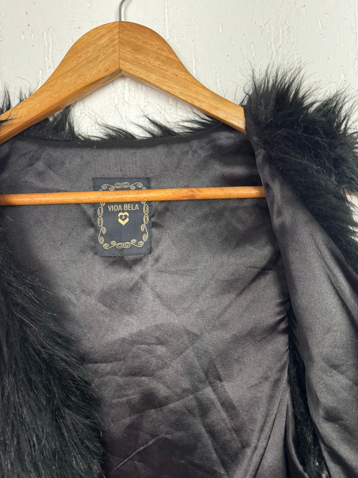 Colete Feminino de Pelinho com Forro Acetinado – Preto  tamanho:M