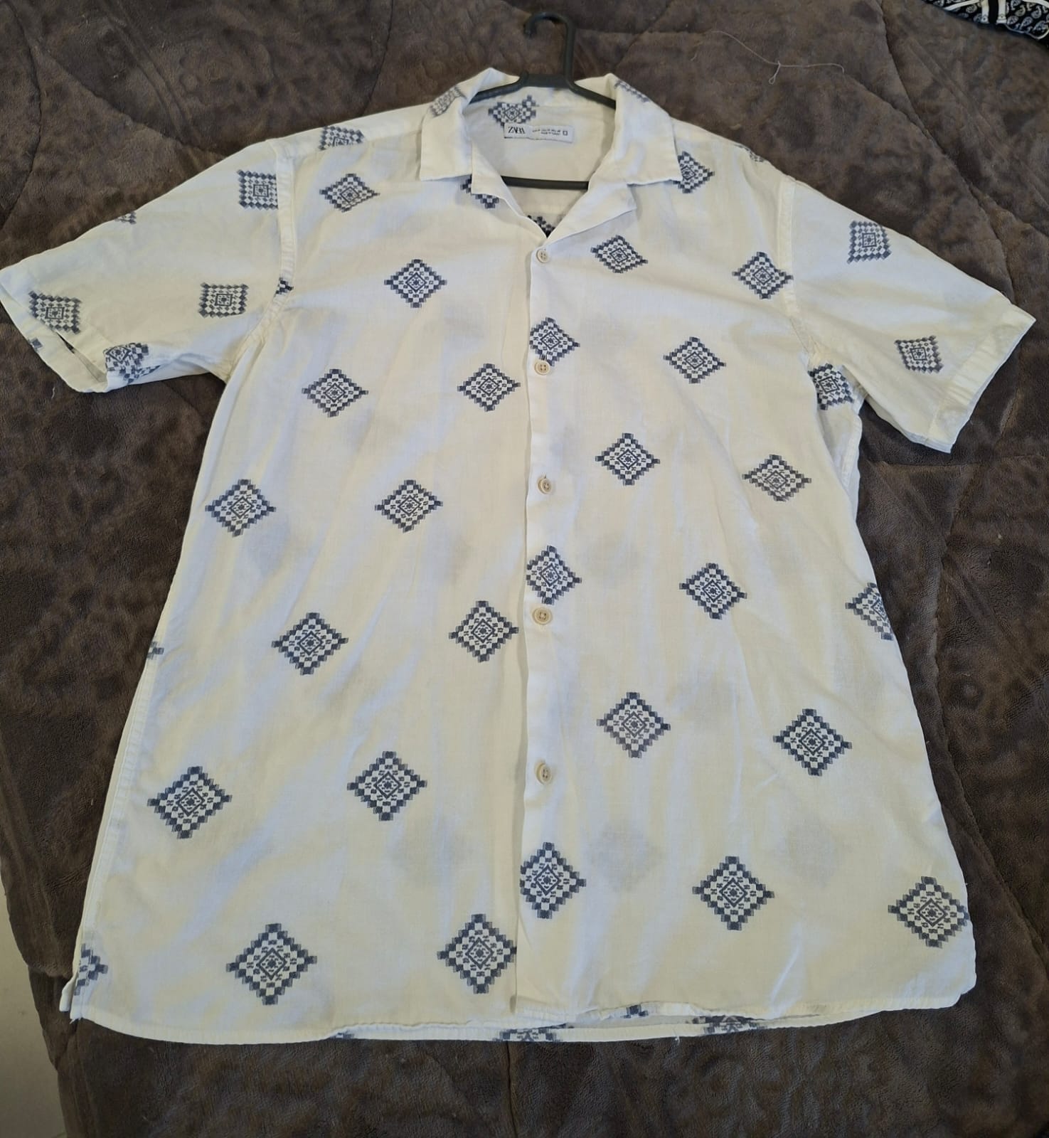 Camisa masculina Zara original, branca com estampa geométrica bordada azul, tamanho M, lindíssima!!!