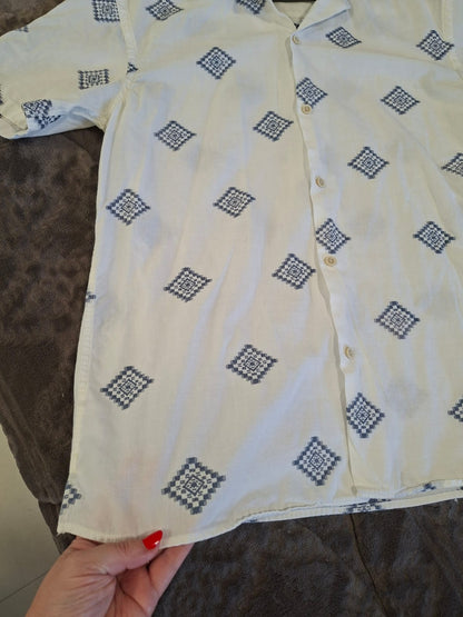 Camisa masculina Zara original, branca com estampa geométrica bordada azul, tamanho M, lindíssima!!!