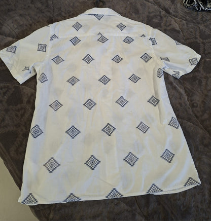 Camisa masculina Zara original, branca com estampa geométrica bordada azul, tamanho M, lindíssima!!!