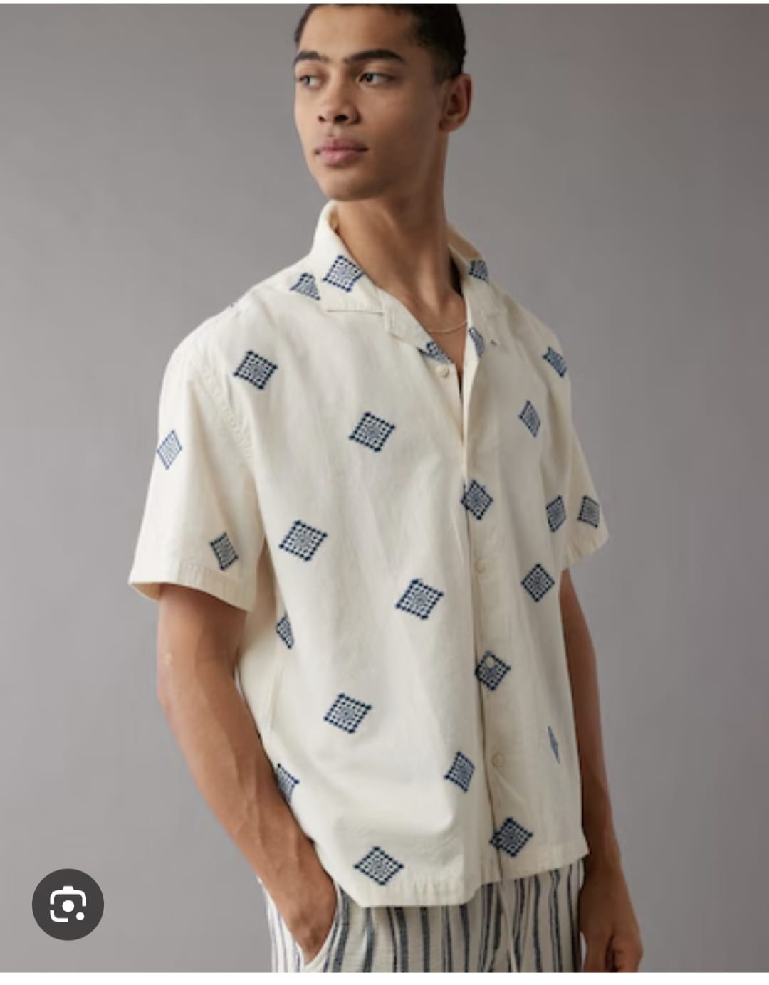 Camisa masculina Zara original, branca com estampa geométrica bordada azul, tamanho M, lindíssima!!!