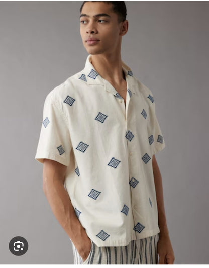 Camisa masculina Zara original, branca com estampa geométrica bordada azul, tamanho M, lindíssima!!!